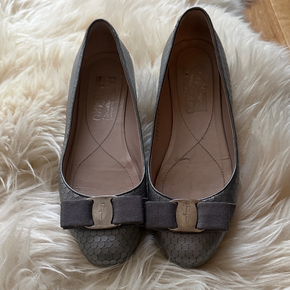 Salvatore Ferragamo Gray Hex-Pattern Vara Bow Ballet Flats